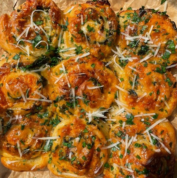 Garlic-Pesto-Rolls