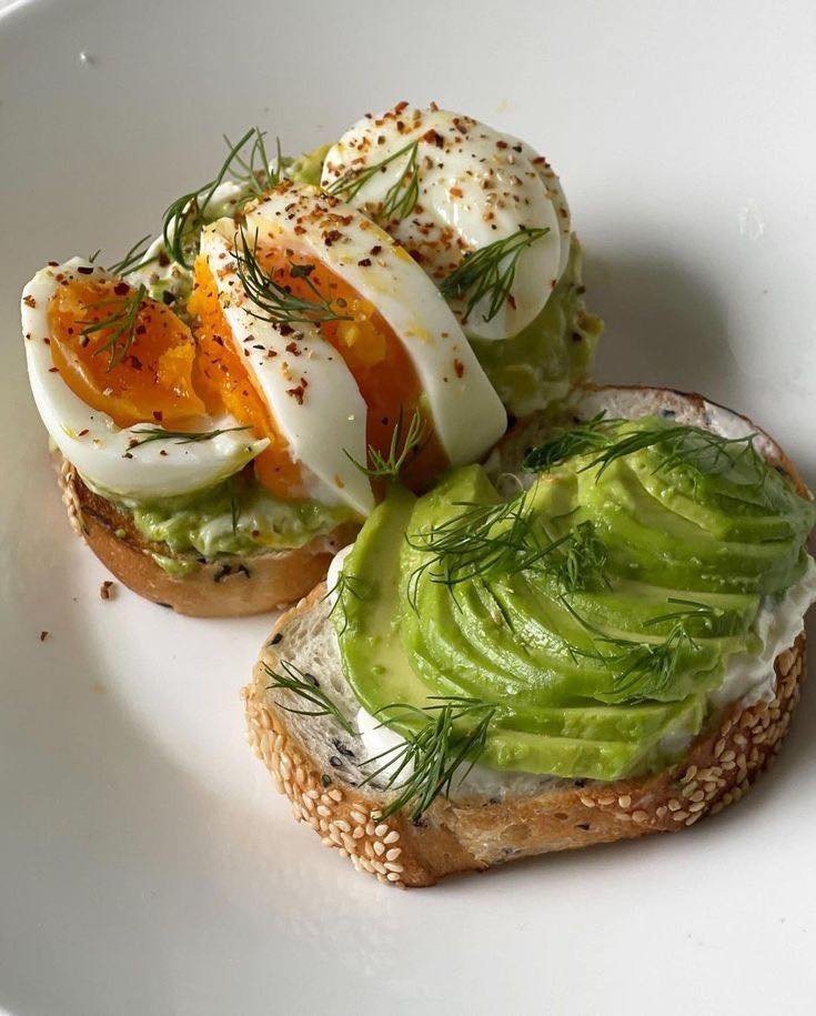 avocado-toast-with-boiled-eggs